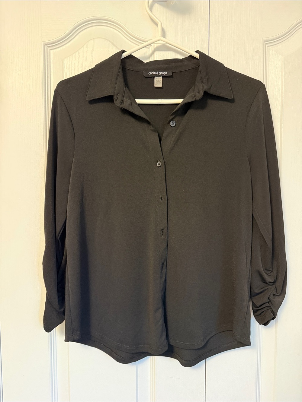 CABLE & GAUGE Button-Up Collared Women's Blouse